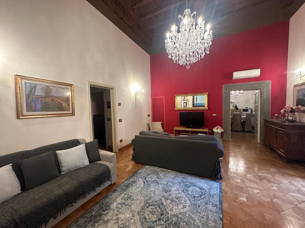 In Centro Lovely Home لوكا المظهر الخارجي الصورة