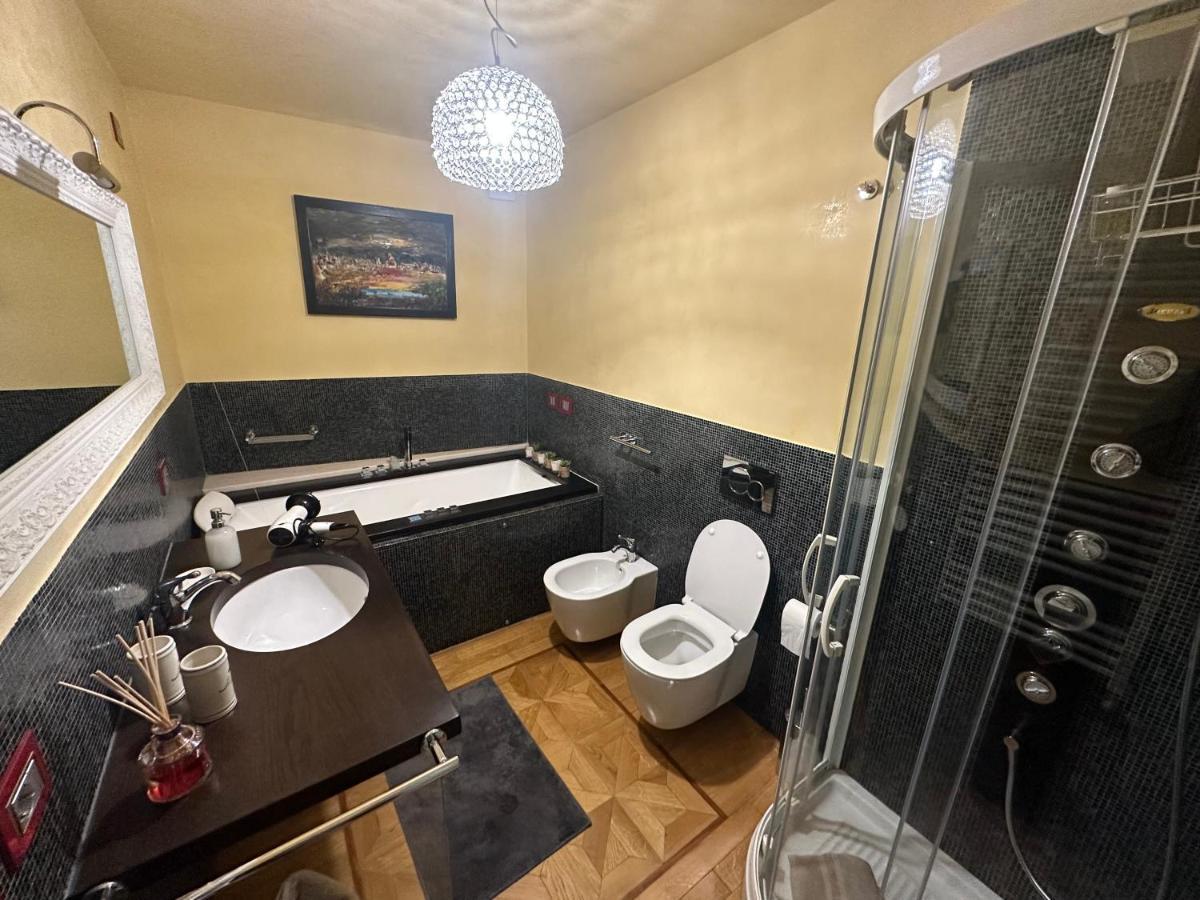 In Centro Lovely Home لوكا المظهر الخارجي الصورة